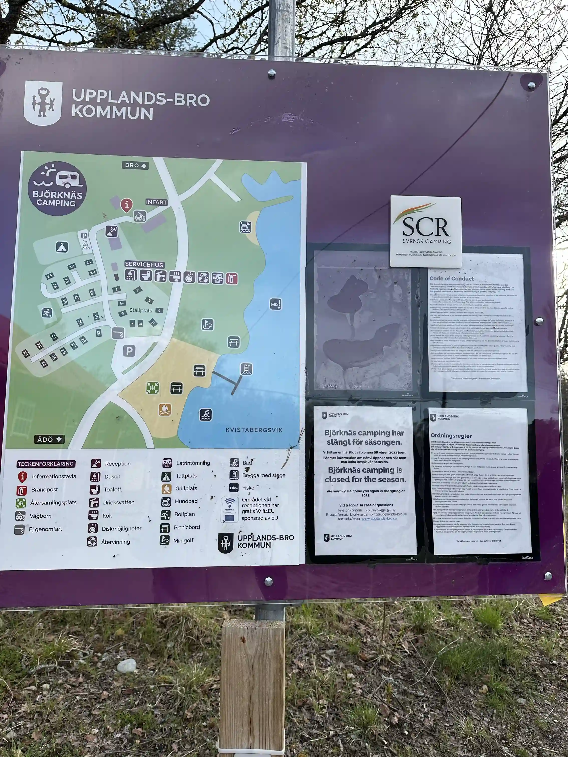 Karta över Björknäs camping med text och skyltar som visar områdets layout och information.