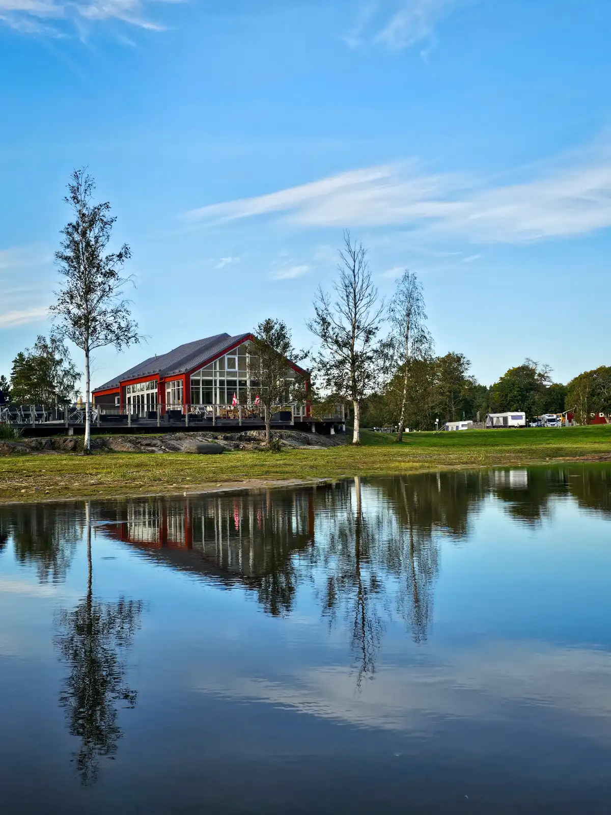 Upplev naturens mystik och havets glans på Ekenäs gästhamn & camping – en gömd pärla för alla äventyrare!