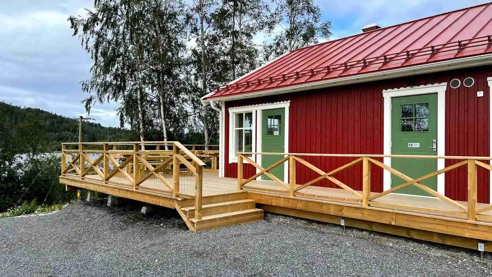 Fridfull campingvid Höga Kusten – njut av natur, äventyr och lokal mat i en avkopplande miljö vid Ställplats Gällstasjön.