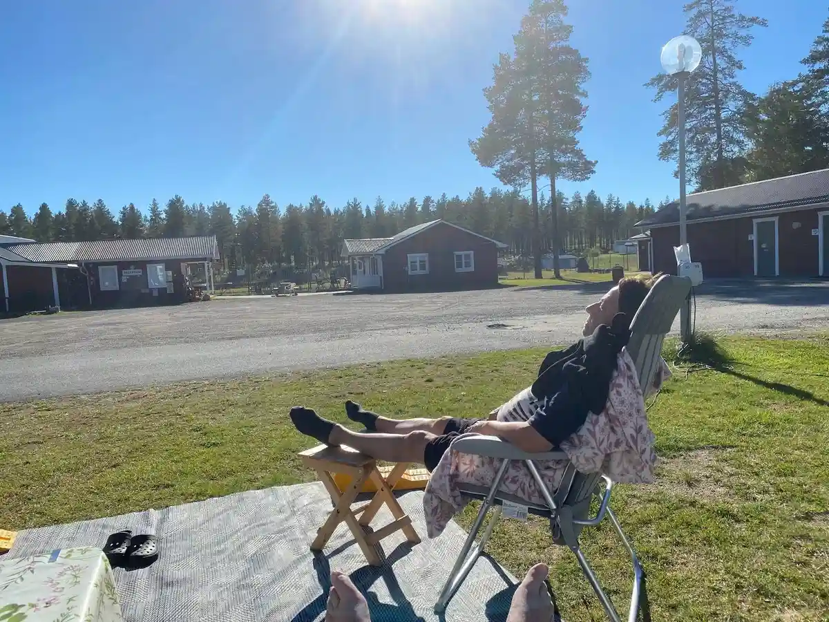 Njut av frid och skönhet på Fromhedens Camping, Västerbottens gömda pärla med natur och äventyr för alla smaker!