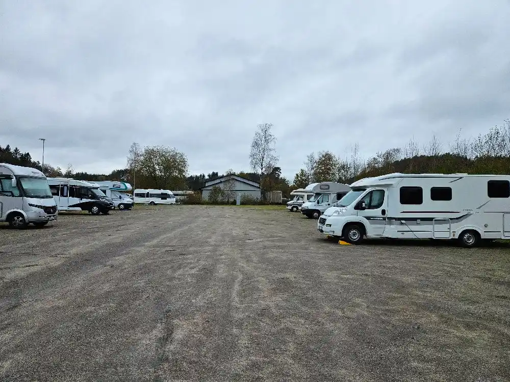 En rofylld campingupplevelse nära Gekås Ullared med natur, shopping och aktiviteter för hela familjen i vackra Halland.