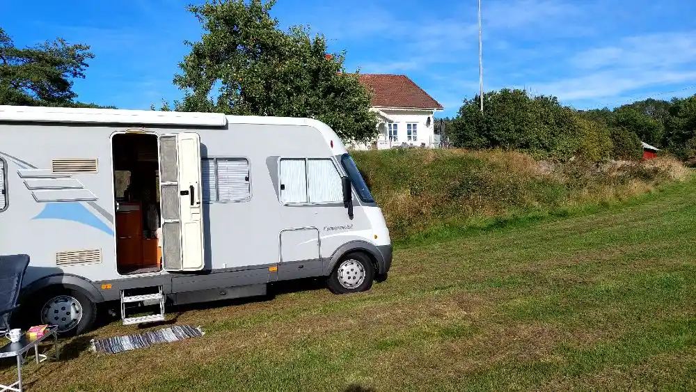 Lagunen Camping: Upplev Bohusläns skönhet med havsnära camping, stugor, äventyr och avkoppling nära Strömstad. Perfekt för familjen!