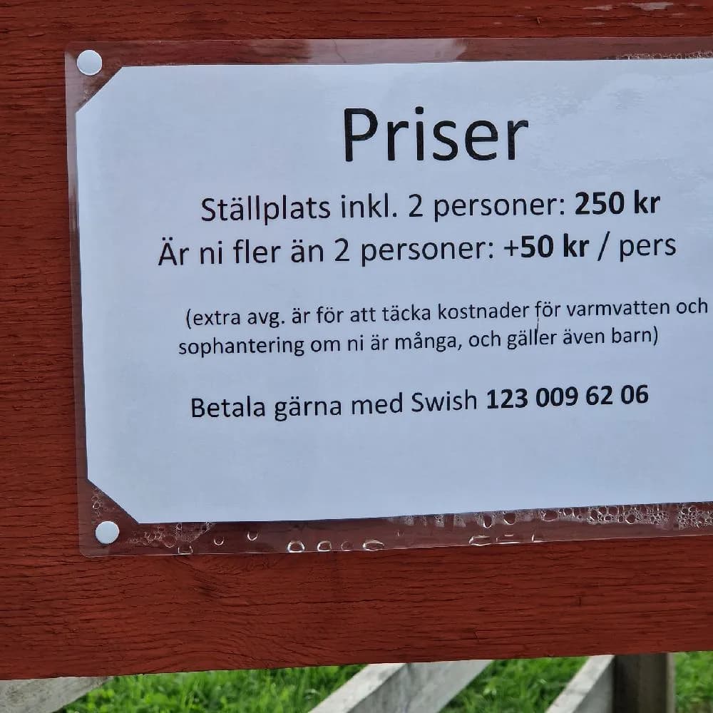 Kedumsvik ställplats: En fridfull oas vid Vänern – perfekt för naturälskare och äventyrslystna i Västra Götaland.