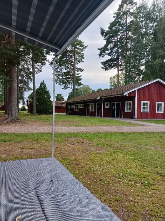 Upplev harmoni vid Dalälvens strand - äventyr, lugn och minnesvärda stunder på Östa Camping! 🌿🏕️