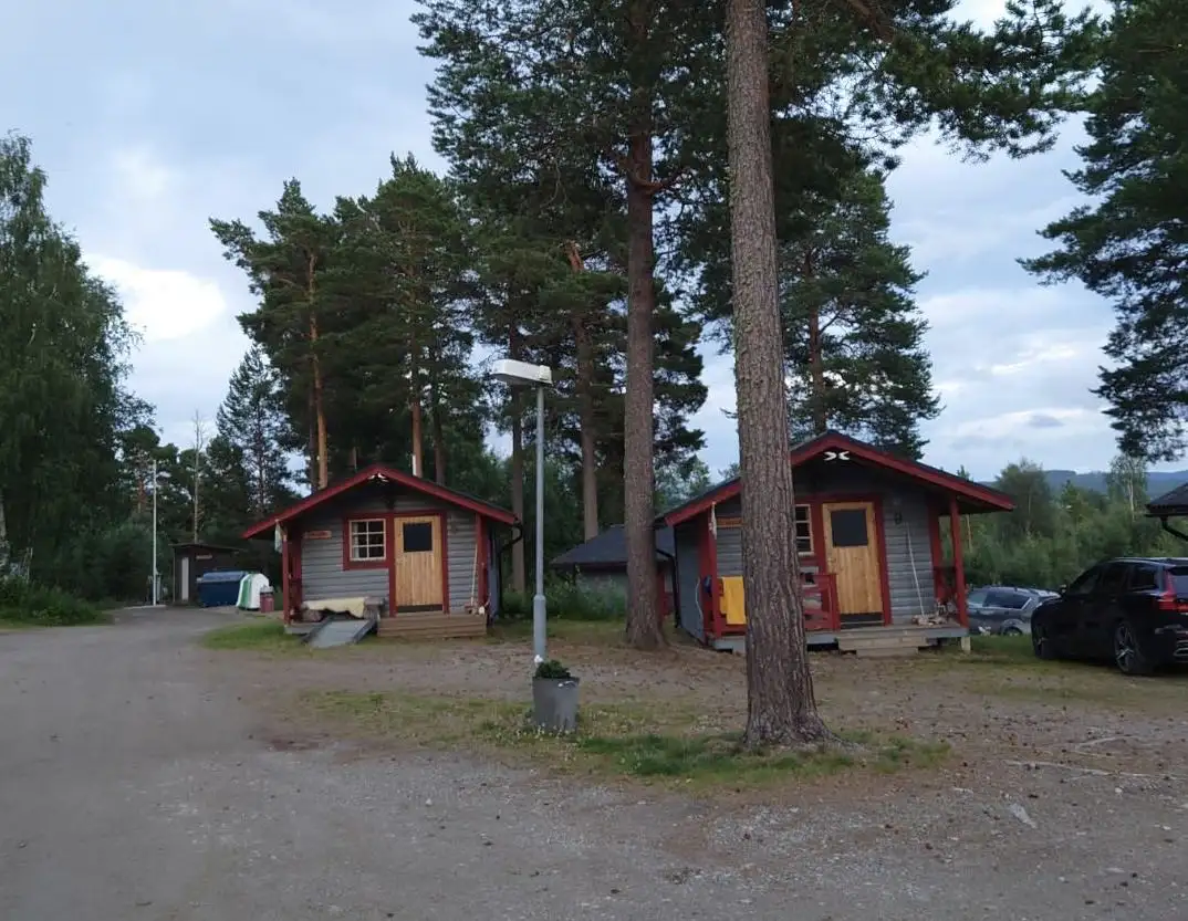 Sonfjällscampen: Upplev äventyr och ro vid Sonfjället, där naturmöten och bekvämt boende väntar. Välkommen till vildmarken!