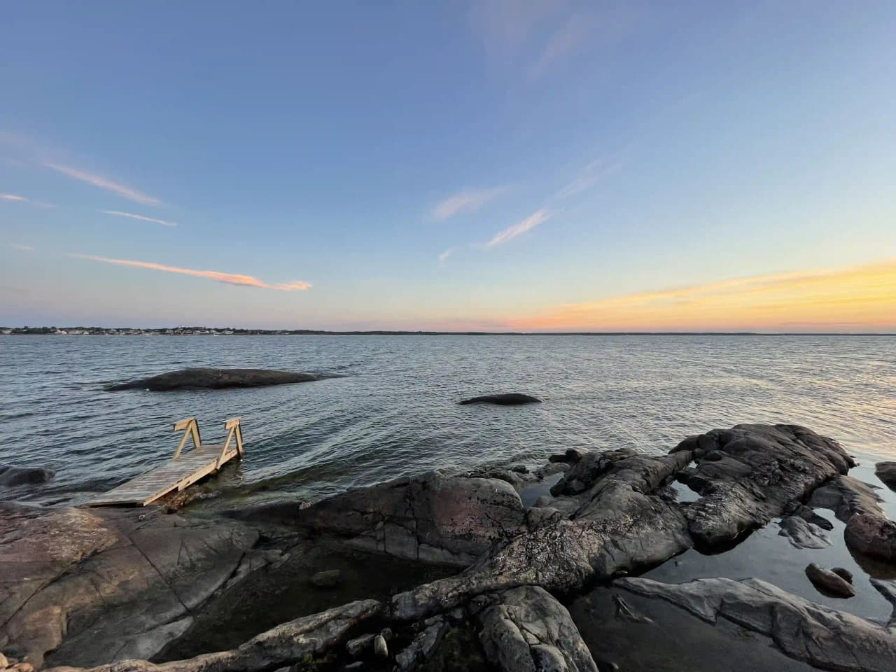Njut av idyllisk camping vid havet på Gräsöbadens familjecamping – äventyr och avkoppling i Roslagens skärgård.