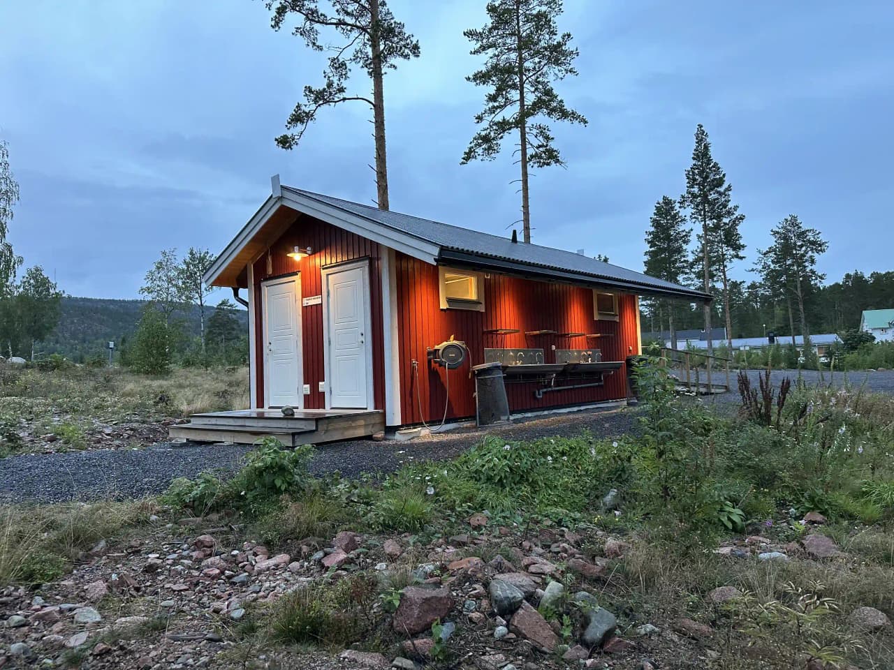 Upptäck Måvikens Camping – där hav, äventyr och avkoppling möts. Njut av naturens skönhet året om!