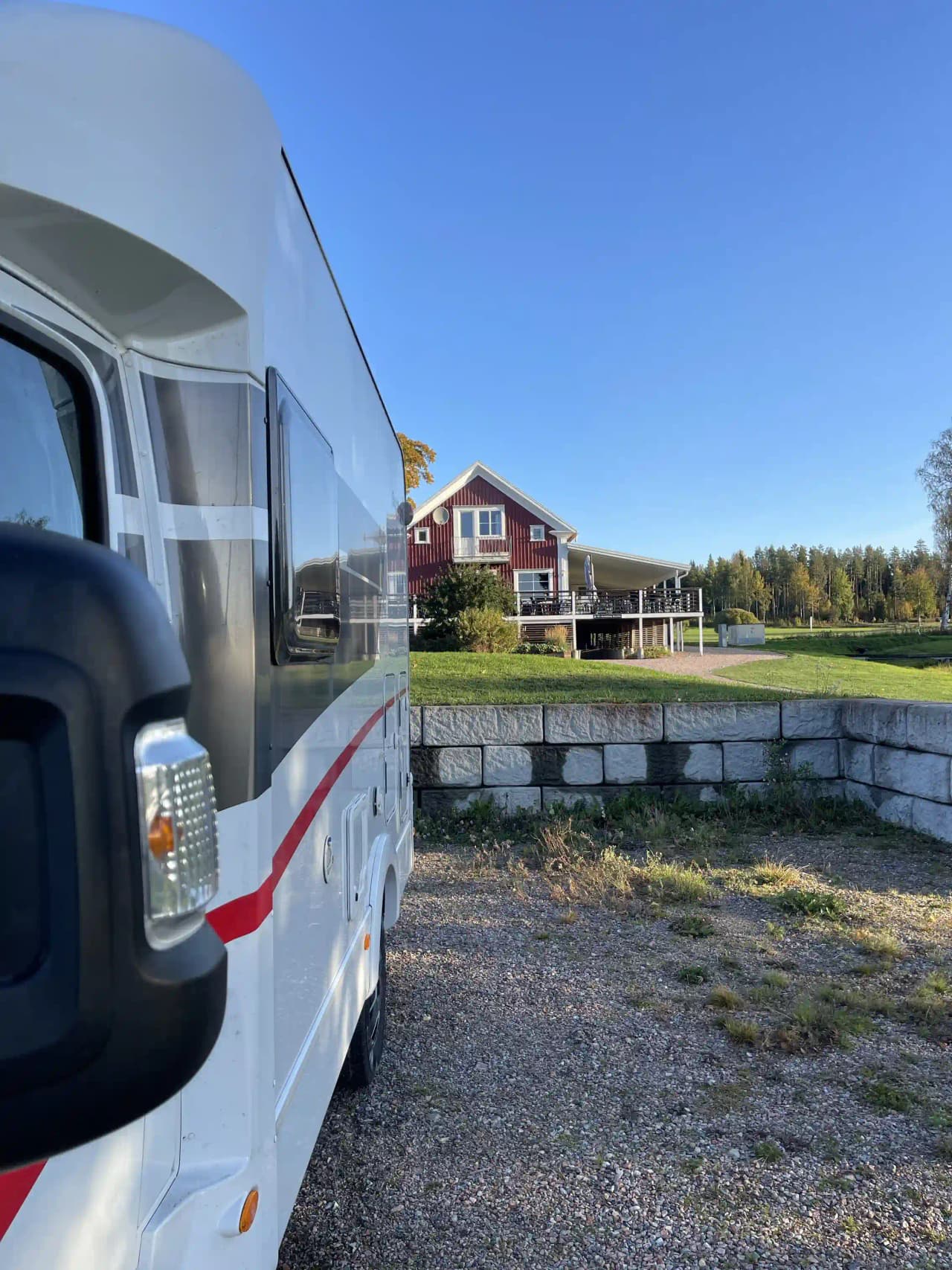 Upptäck lugnet vid Öjestrand GK – en idyll för naturälskare och golfentusiaster. Koppla av och njut! 🌿🏌️♂️