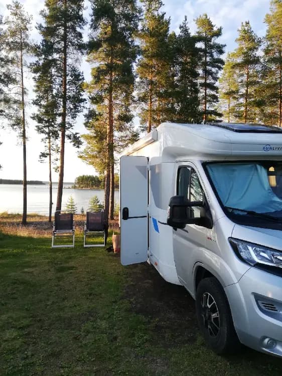 Upplev sommarens lugn på Bovikens Havsbad, med vacker strand, bekvämt boende och aktiviteter för hela familjen!