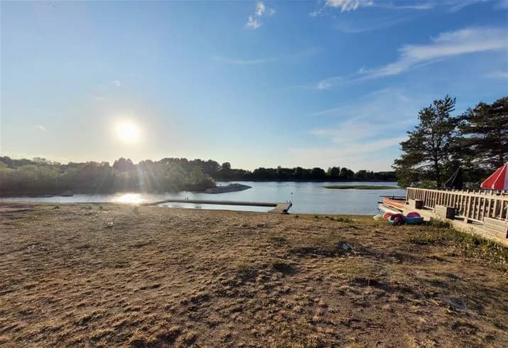 Älvkarleby Fiskecamping: Äventyr och avkoppling vid Dalälvens klara vatten, där natur och komfort möts för fiskare och friluftsentusiaster.