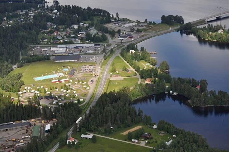 Upplev vildmark och komfort vid Ströms Vattudal – äventyr för alla vid Strömsunds camping!
