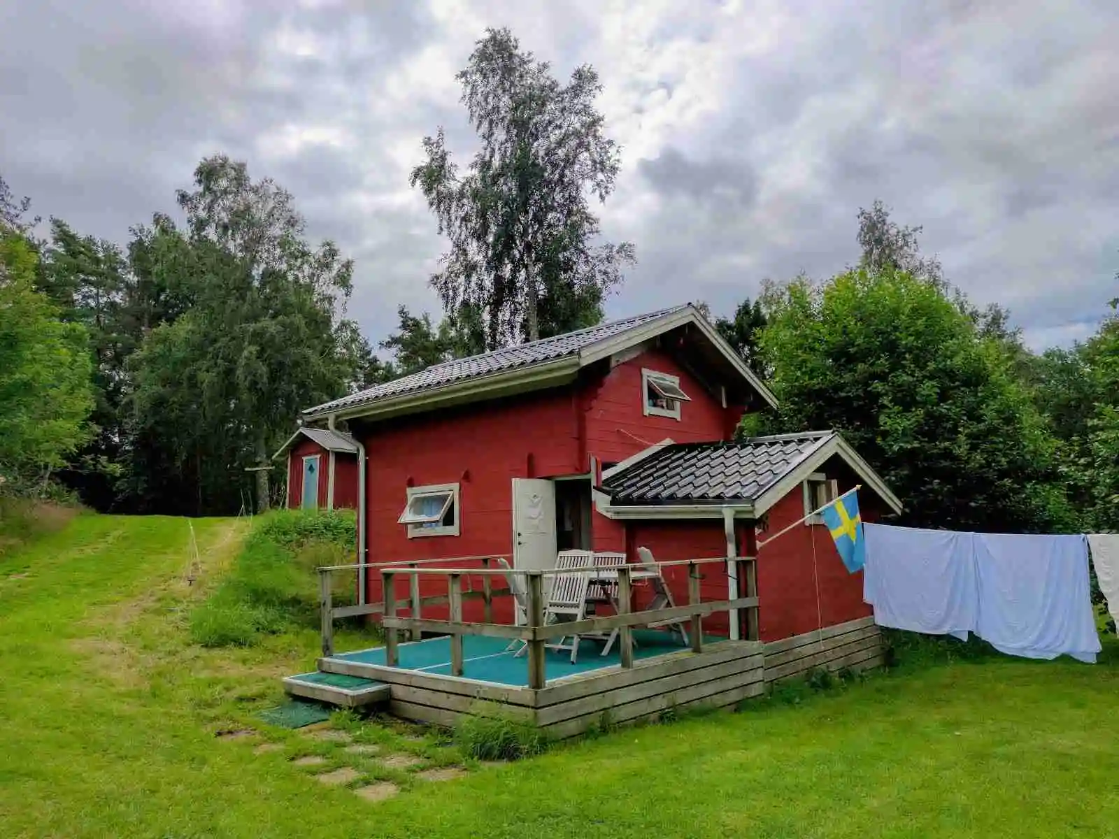 Tanums Camping: Förtrollande natur och historia vid UNESCO:s världsarv, perfekt för avslappning och nya äventyr.