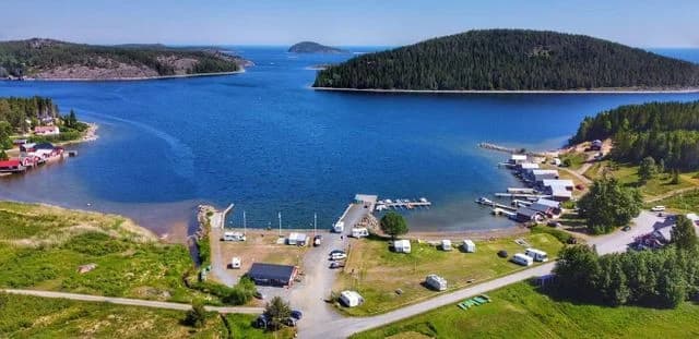 Barsta camping: Njuta av äventyr och kultur vid havet i natursköna Höga Kusten! Känslan av stillhet och upptäckarglädje väntar.