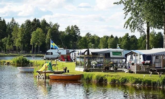 Upptäck Berkinges oas: Äventyr, fiske och avkoppling i historisk natur. En perfekt tillflykt för hela familjen.