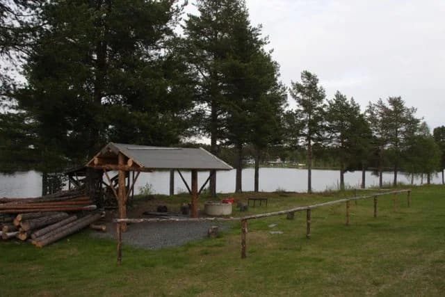 Upplev magin vid Vindelälven! Äventyr, avkoppling och natur väntar på Blattnicksele i Lappland. Perfekt för alla säsonger!