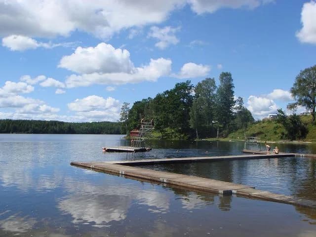 Upptäck avkoppling och äventyr vid Dalslands Camping & Kanotcentral – din idylliska flykt till naturens lugn och skönhet.