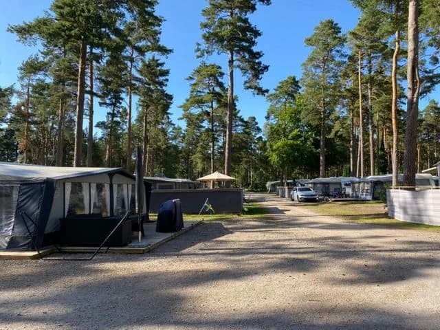 Rigeleje strand camping: Drömsemester vid Österlens pärla, där havets lugn möter naturskön avkoppling och inspirerande äventyr.