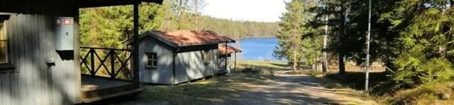 Sörsjöns camping: Pittoresk reträtt nära Norrköping med stugor, tältplatser, cykelleder & äventyrspark för hela familjen.