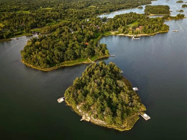 Utforska Marholmen – skärgårdsdrömmen med äventyr, avkoppling och lyxig natur upplevelse nära Norrtälje!